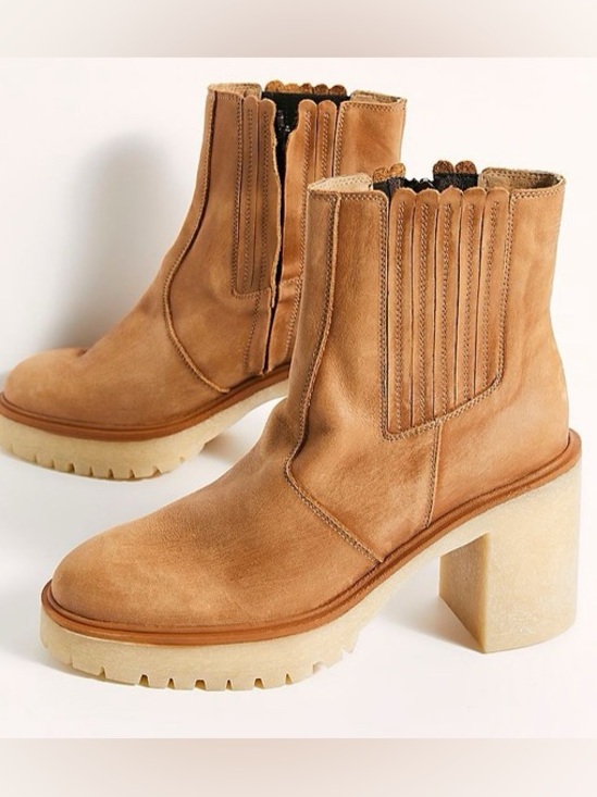 Free People Shoes - Free People James Chelsea Boots in Tan | Size 38